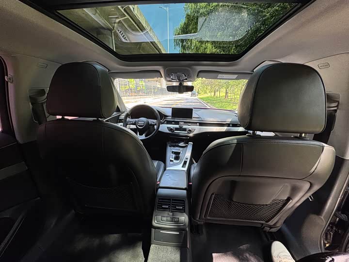Audi A4L 40 TFSI стиль V — фото 11