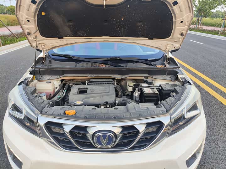 Changan CS15 2016 1.5 L MT — фото 11