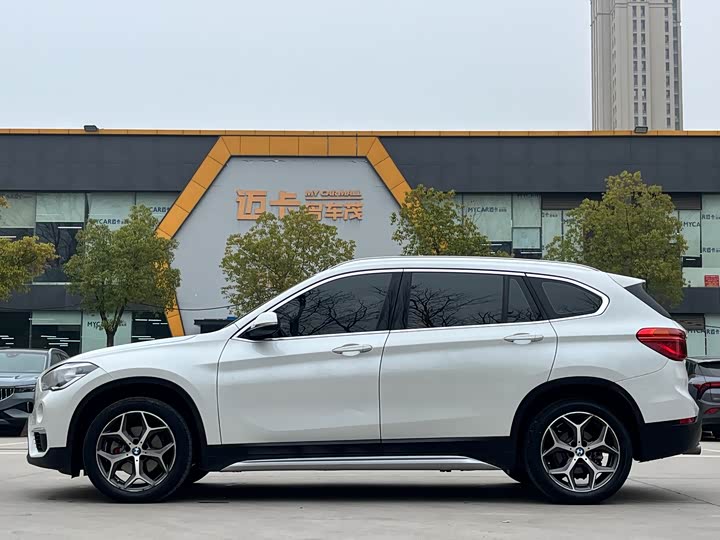 BMW X1 2019 s Drive 18 Li — фото 8