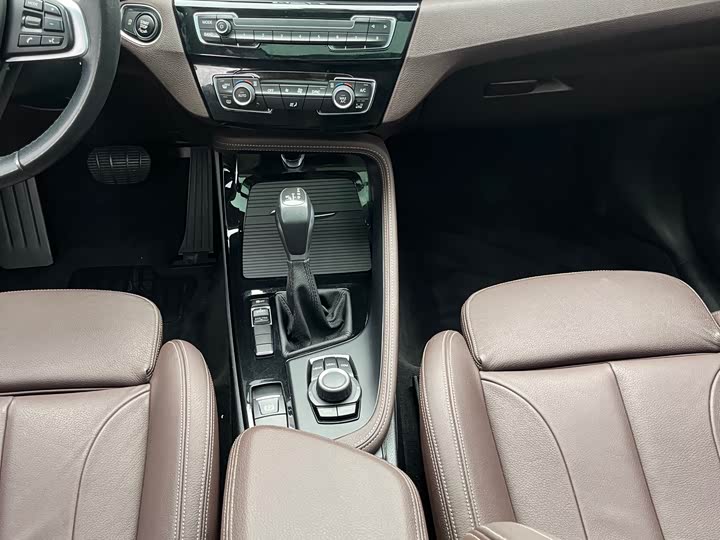 BMW X1 2019 s Drive 18 Li — фото 19