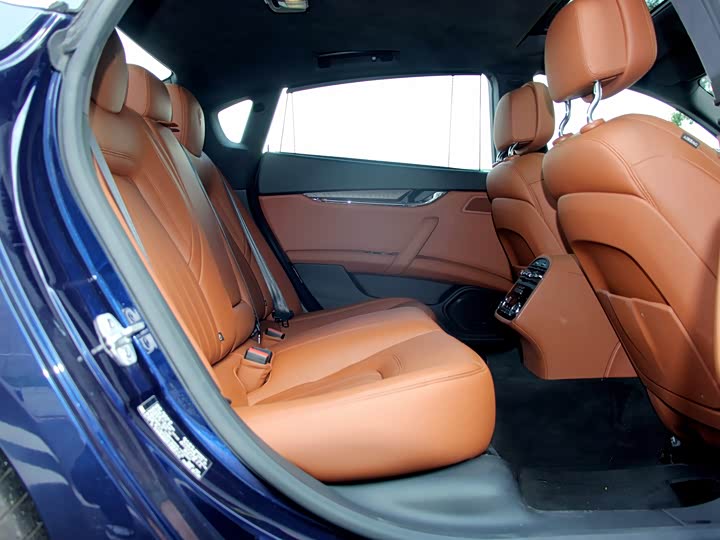 Maserati Quattroporte — фото 13