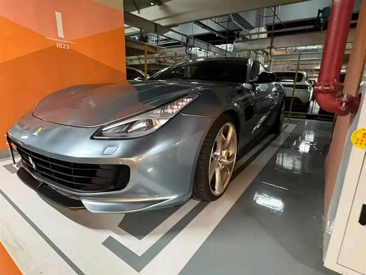 Ferrari GTC4 Lusso 2017 3.9 T V 8 — фото 1