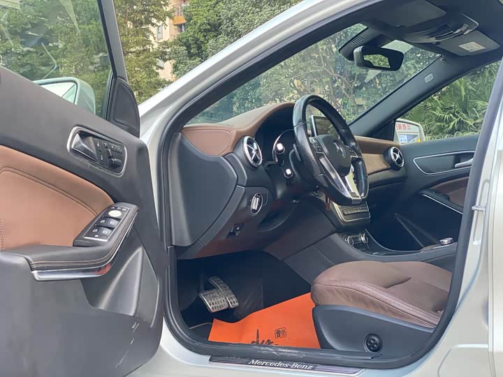 Mercedes-Benz GLA 2015 GLA 260 4 MATIC — фото 10