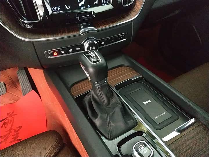 Volvo XC60 2021 T 5 4 WD — фото 14