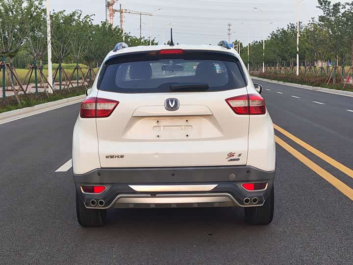 Changan CS15 2016 1.5 L MT — фото 5