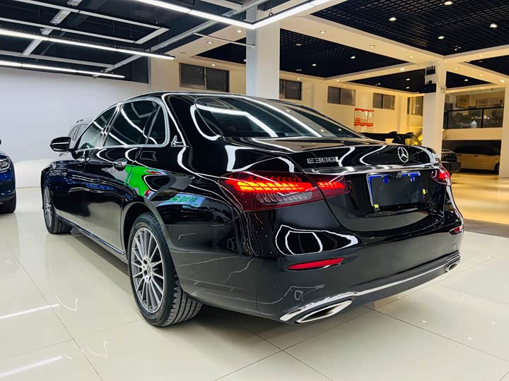Mercedes-Benz E-Class 2022 E 260 L — фото 17