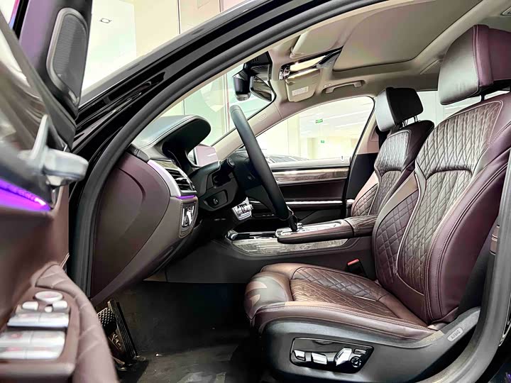 BMW 7-Series 2019 740 Li Leading — фото 7
