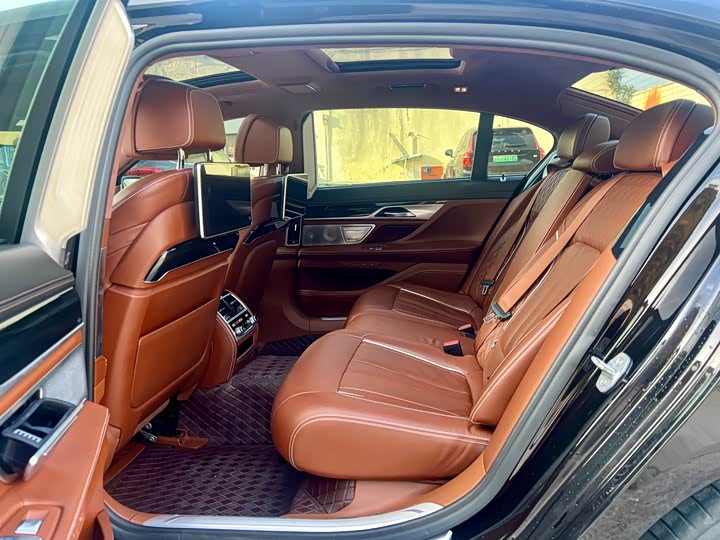 BMW 7-Series 2018 740 Li x Drive M — фото 5