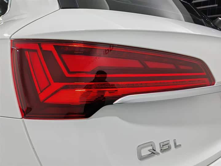Audi Q5L 2023 40 T — фото 14