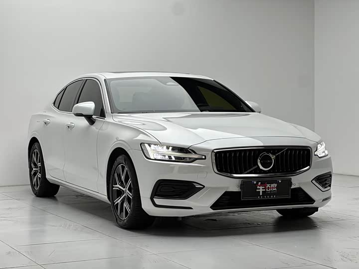 Volvo S60 2023 B 4 — фото 3