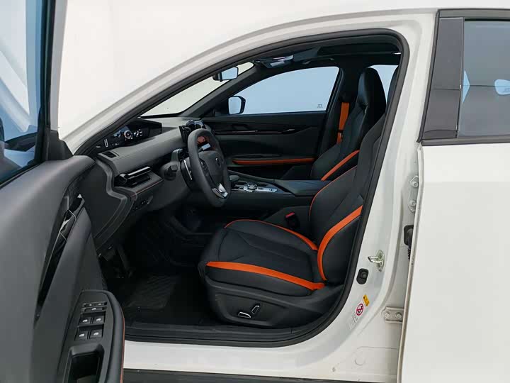 Changan UNI-V 2023 1.5 T Premium — фото 7