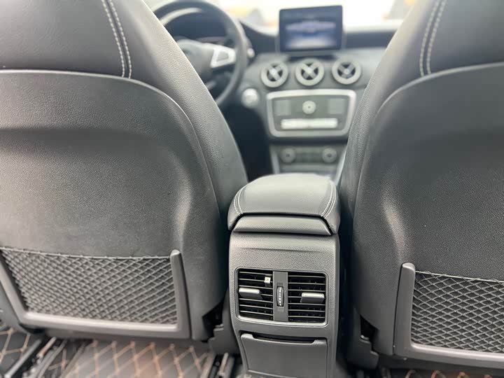 Mercedes-Benz GLA 2019 GLA 200 — фото 18