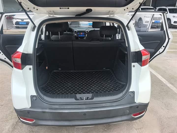 Changan CS15 2016 1.5 L MT — фото 19