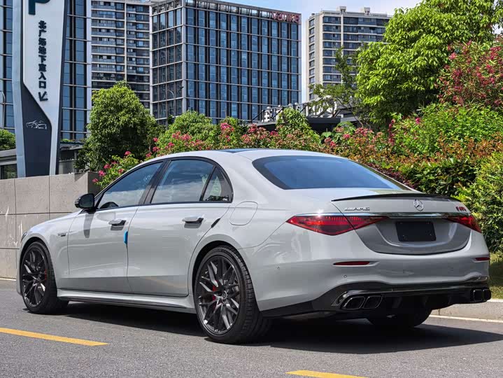 Mercedes-Benz S-Class 2024 AMG S 63 L E Performance — фото 3