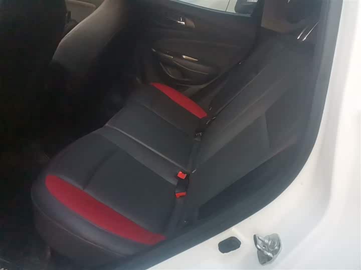 Changan CS15 2016 1.5 L MT — фото 17