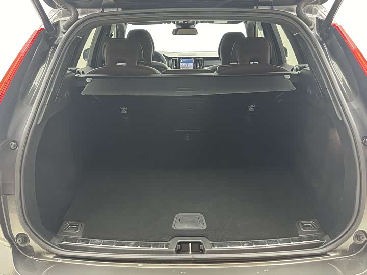 Volvo XC60 2022 B 5 4 WD — фото 17
