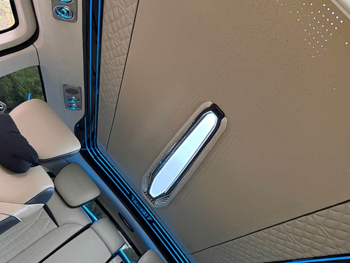Mercedes-Benz V-Class 2022 V 260 L — фото 19
