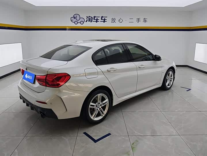 BMW 1-Series 2021 120i M — фото 3