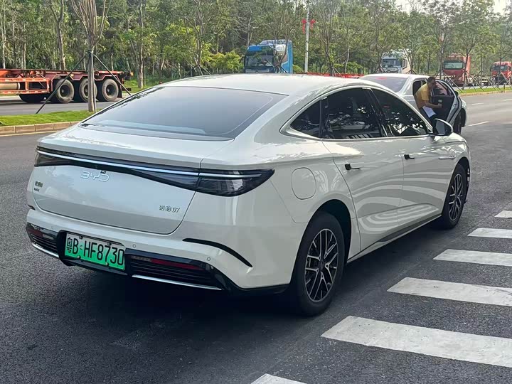 BYD 07 2025 DM-i 1.5 L 70km Elite — фото 4
