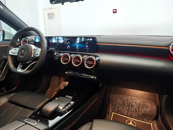 Mercedes-Benz A-Class 2022 A 200 L — фото 12