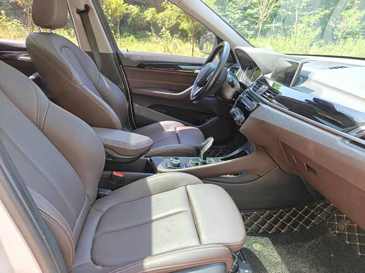 BMW X1 2020 s Drive 20 Li — фото 5