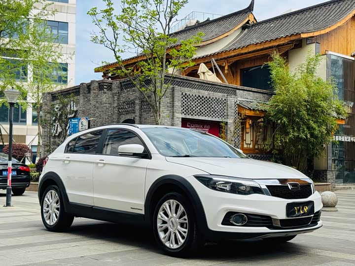 Qoros 3 2015 SUV 1.6 T AT — фото 3