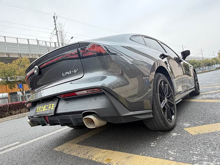 Changan UNI-V 2023 1.5 T Premium — фото 23