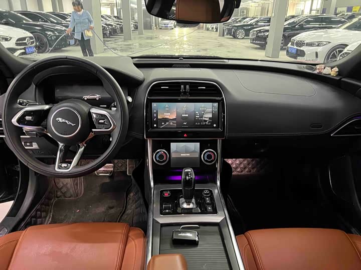Jaguar XEL 2023 2.0 T 250 PS R-DYNAMIC S — фото 5