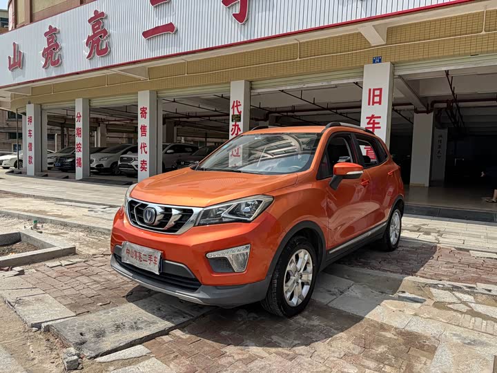 Changan CS15 2016 1.5 L AT — фото 1