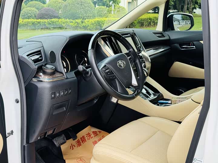 Toyota Alphard — фото 12