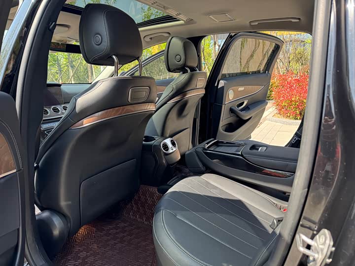 Mercedes-Benz E-Class 2016 E 300 L — фото 15
