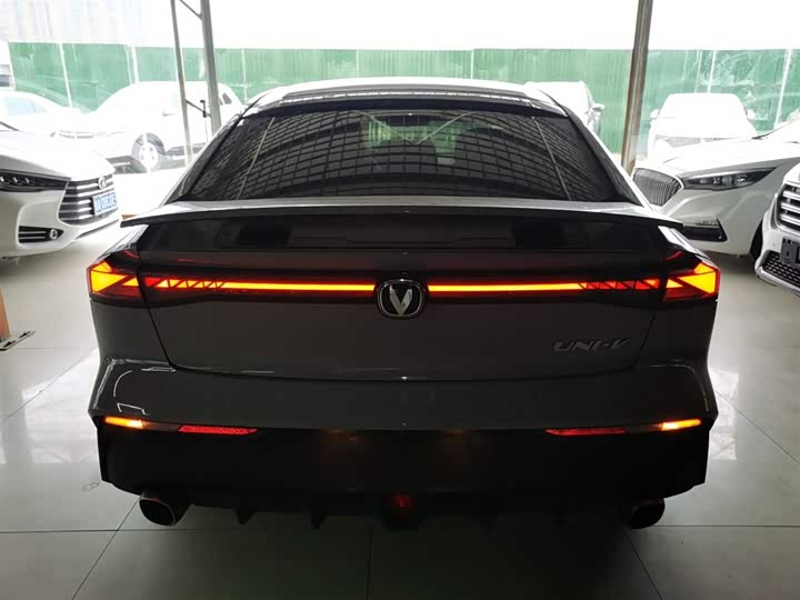 Changan UNI-V 2022 1.5 T — фото 4