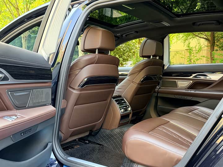 BMW 7 Series 730Li M спортпакет — фото 9