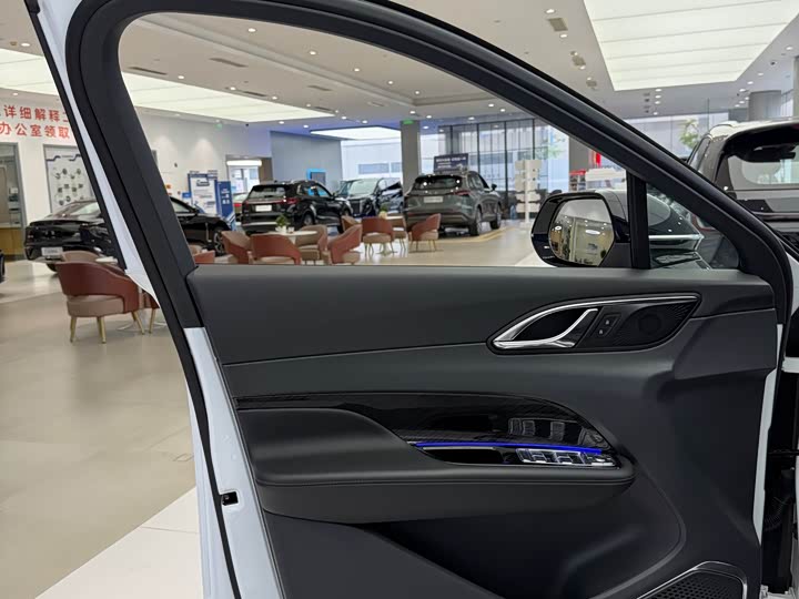 Hongqi HS3 PHEV 2024 115km — фото 8