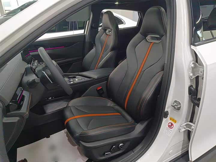 Changan UNI-V 2024 1.5 T Premium — фото 15