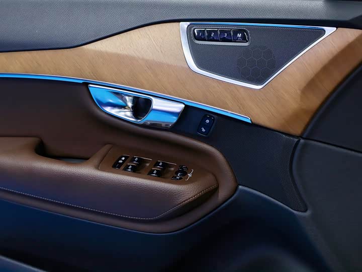 Volvo XC90 2021 B 5 — фото 19
