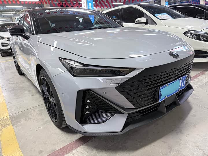 Changan UNI-V 2023 1.5 T — фото 3