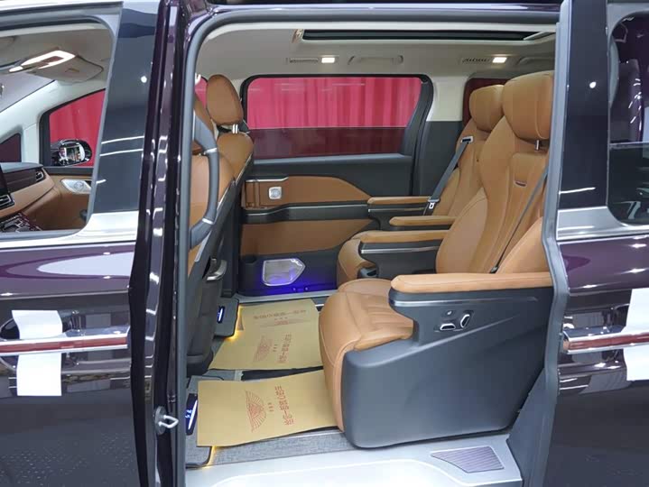 Hongqi HQ9 PHEV 2024 2.0 T 4 WD — фото 18