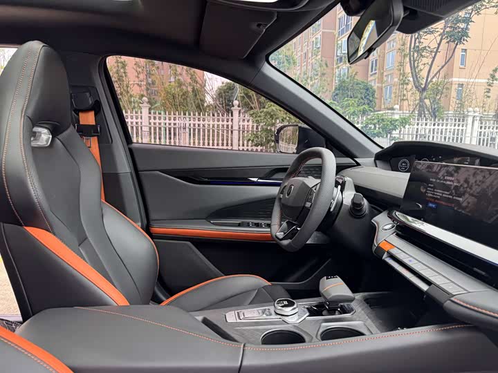 Changan UNI-V 2023 1.5 T Premium — фото 12