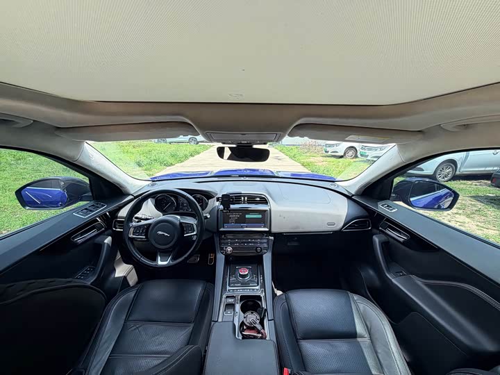 Jaguar F-PACE 2018 2.0 T 4 WD — фото 9