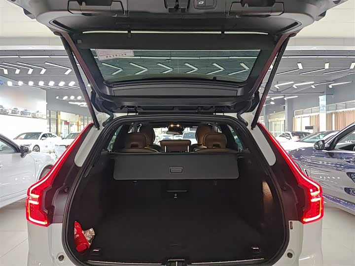 Volvo XC60 2021 T 5 4 WD — фото 19