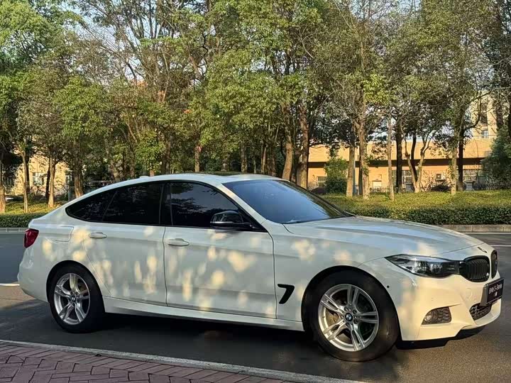 BMW 3-Series 2019 320i MSport — фото 3