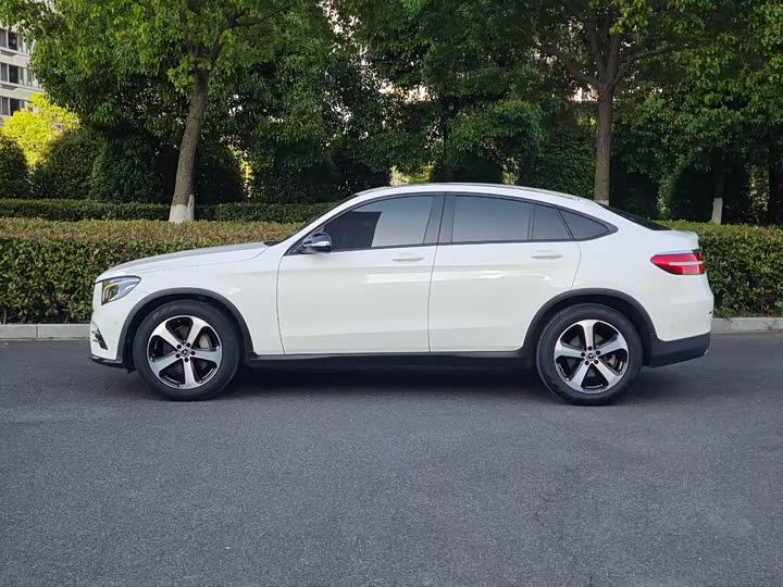 Mercedes-Benz GLC 2017 GLC 200 4 MATIC SUV — фото 4