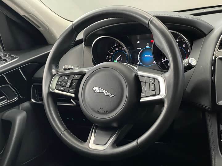 Jaguar F-PACE 2019 2.0 T 4 WD — фото 11