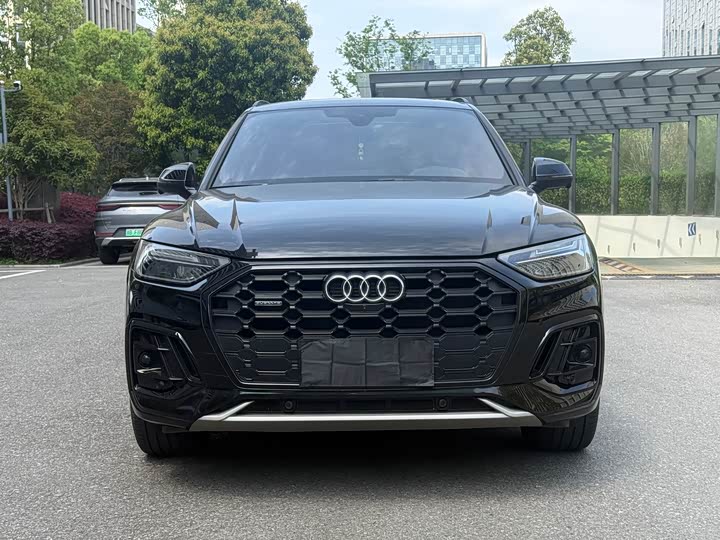 Audi Q5L 2023 40 T — фото 2
