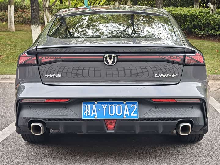 Changan UNI-V 2023 1.5 T Premium — фото 5