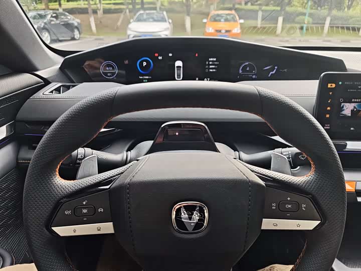 Changan UNI-V 2023 1.5 T Premium — фото 14