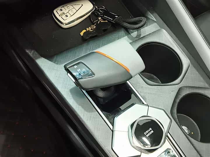 Changan UNI-V 2022 1.5 T Premium — фото 10