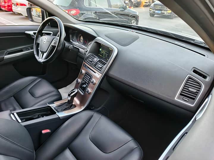 Volvo XC60 2015 T 5 — фото 16