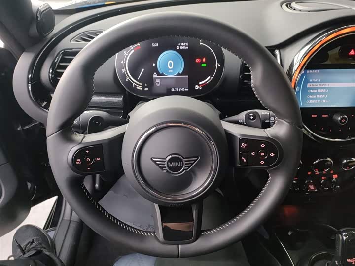 MINI Clubman — фото 7